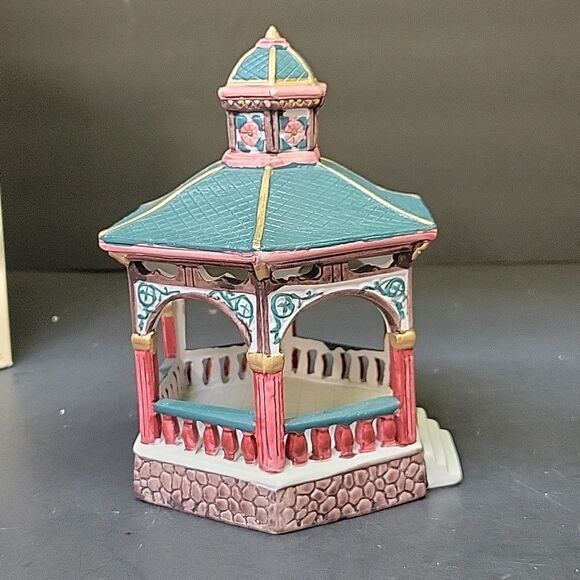 Vintage 1993 Lemax Dickensvale Christmas Village  Gazebo #33096 Retired - Picture 6 of 16